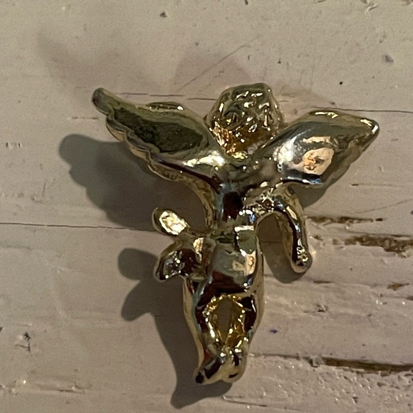 Vintage 1/2” gold plated Angel cherub hat lapel pin tie tack - Picture 6 of 9